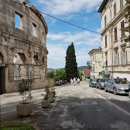 Ozad Arene * Pula